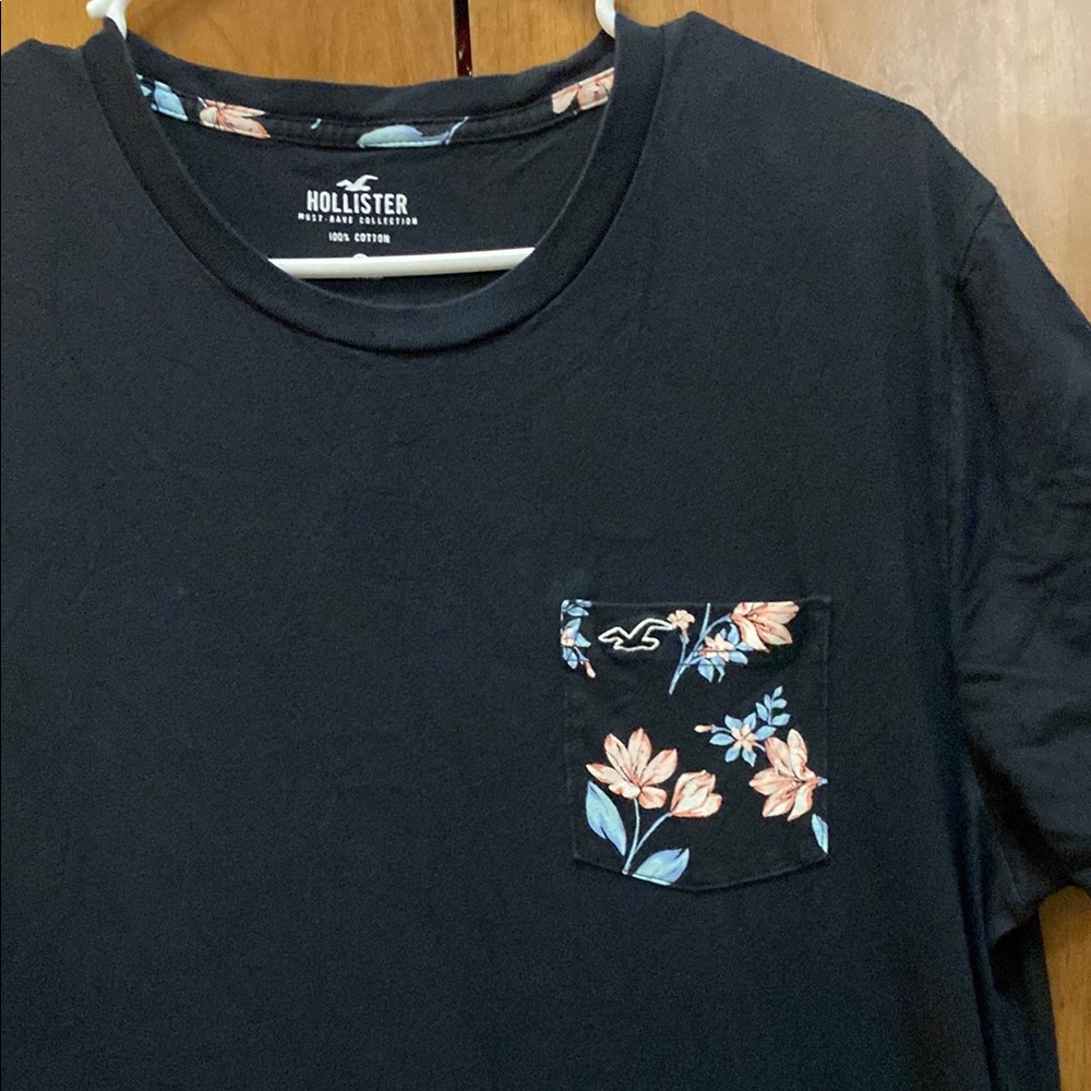 Hollister- Black Tee w/ Logo & Floral pattern